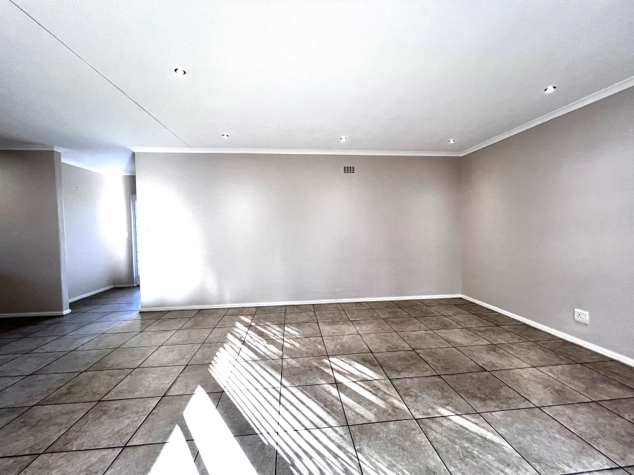 To Let 3 Bedroom Property for Rent in Sunningdale Western Cape